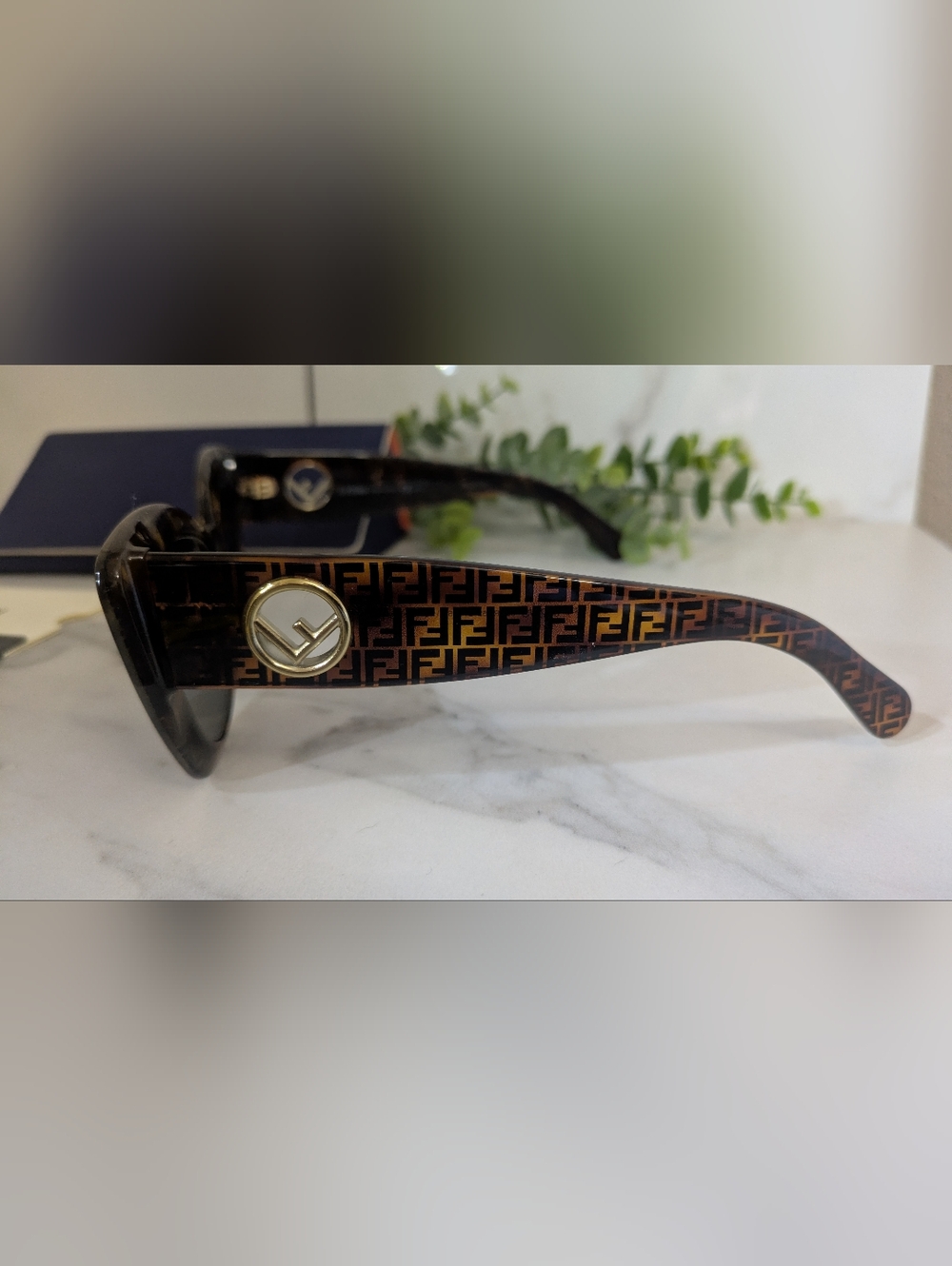 Women's Fendi Monogram Cat Eye Tortoise Glasses - Picture 4 of 6